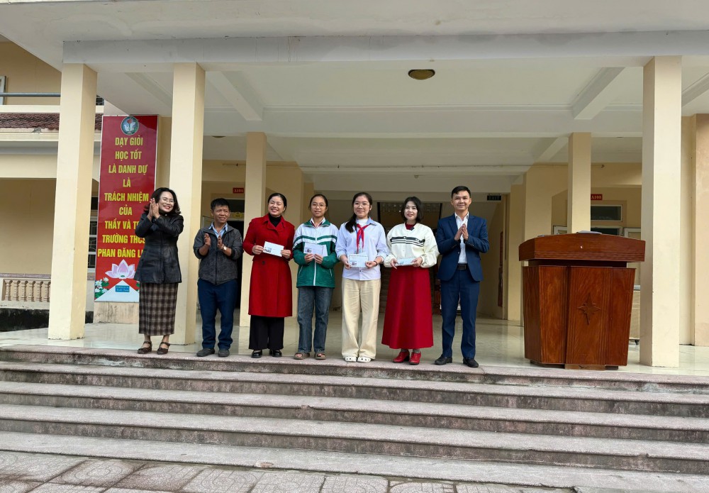 Trao thưởng HSG tỉnh 25 26 (1)